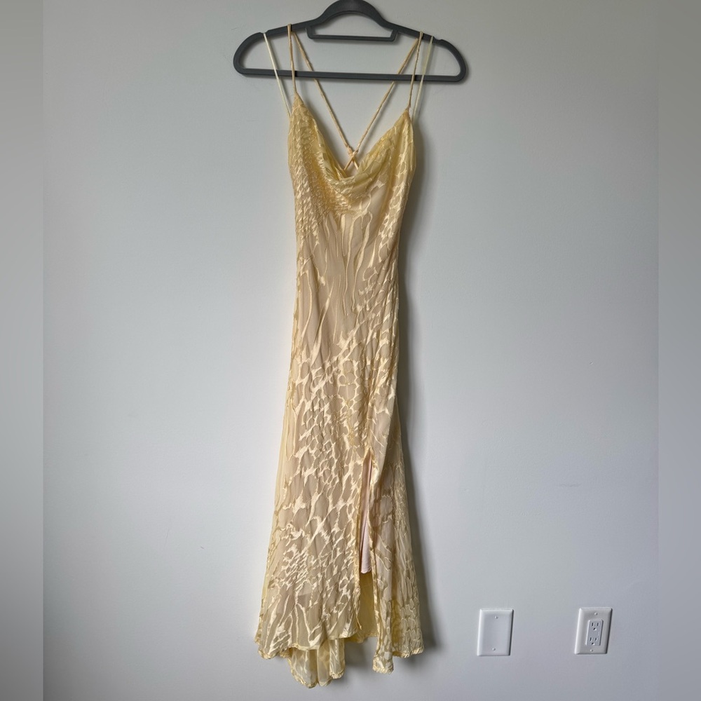 ASTR the Label Gaia Dress in Cream Burnout Floral - Size XS - Picture 15 of 15